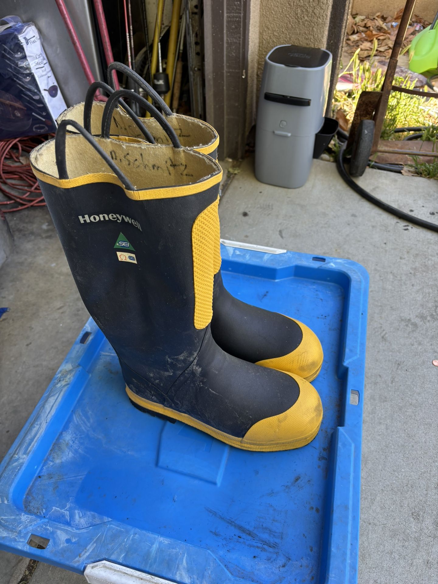 Rain Boots Honeywell Brand/STEEL TOE $25