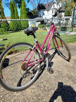 Schwinn Avenue Hybrid Aluminum Shimano Equipped Womans Bicycle
