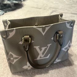 OnTheGo PM  Bicolor Monogram Empreinte Leather Louis Vuitton Bag