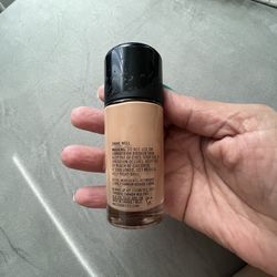 New MAC studio fix fluid SPF15 NW33