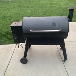 TRAEGER GRII/ SMOKER 