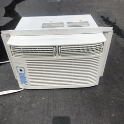 Very Good Condition Frigidaire Air Conditioner 