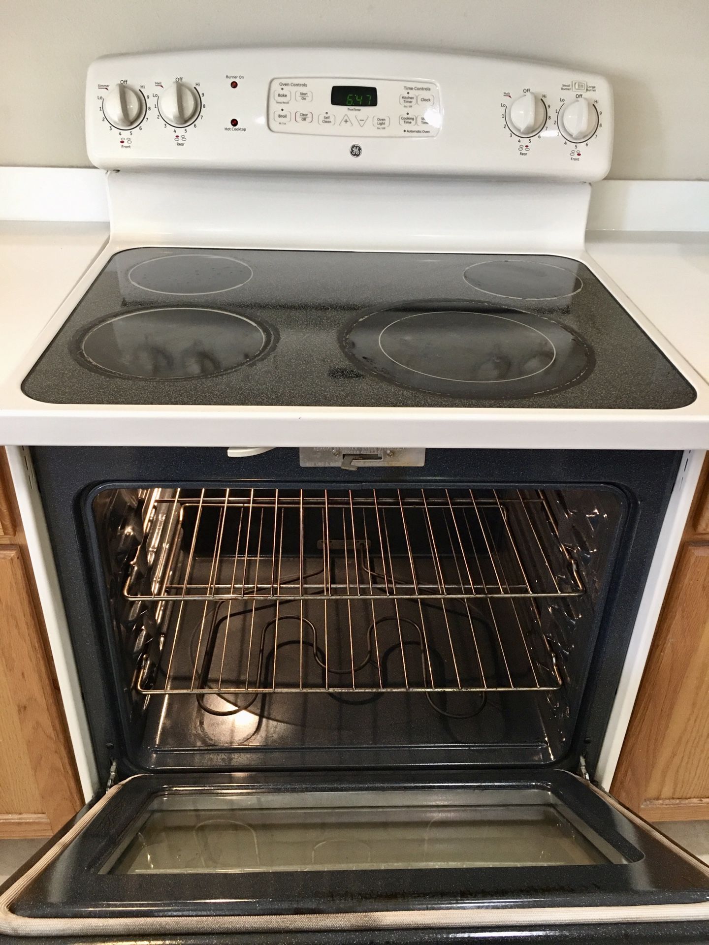 General Electric glass top stove with self cleaning