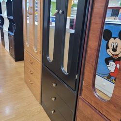 Wardrobe with mirror