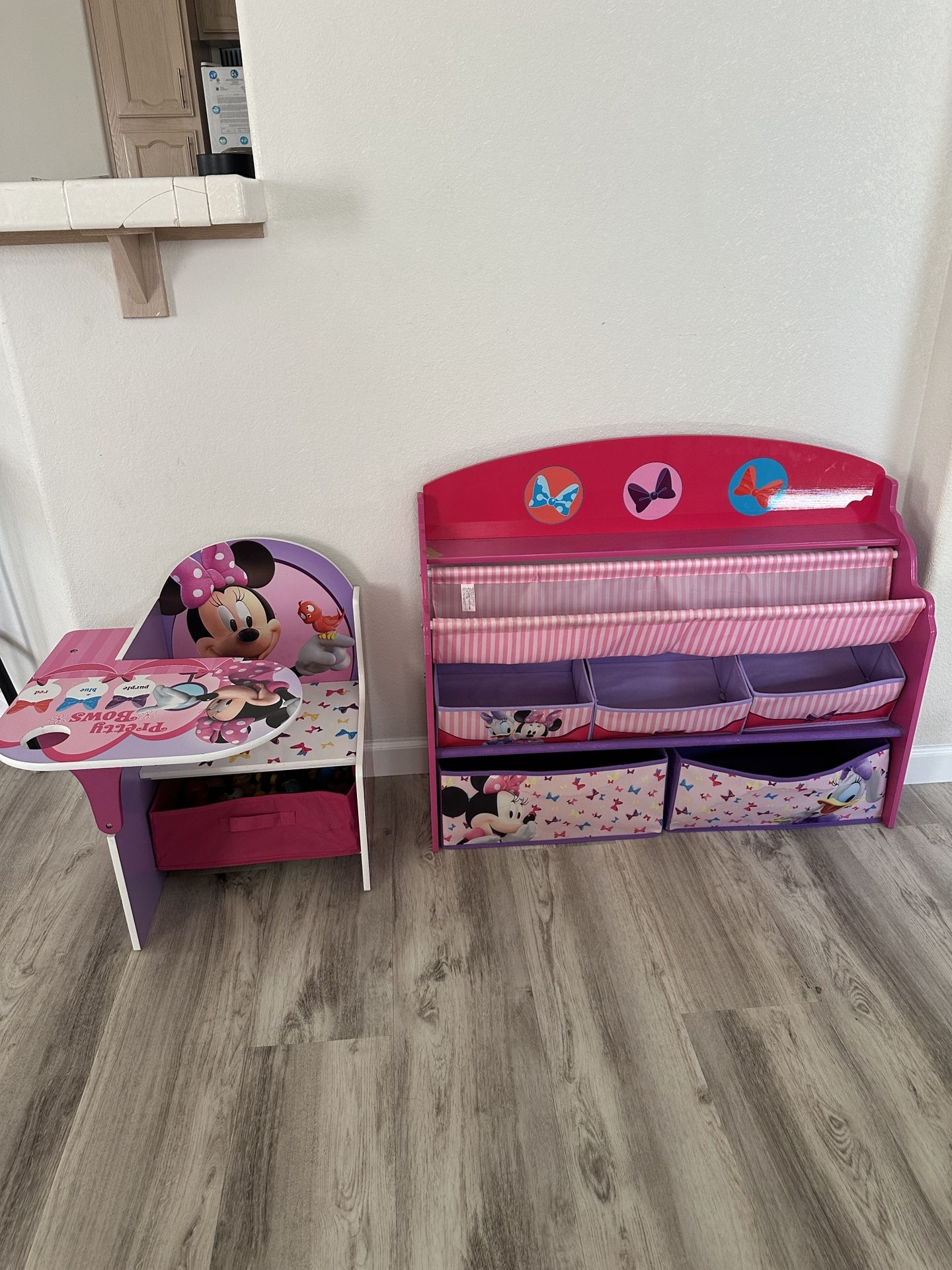 Disney Minnie Mouse Table + Storage Set