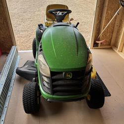 John Deere D105 Riding Lawn Mower