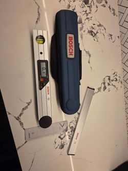 Bosch Digital Angle Finder & Level (DWM 40 L) with Soft Case & Extension