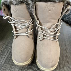 Woman’s lugz boots 