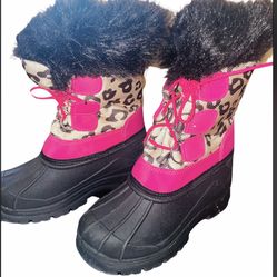 Size 12 girl snow boots￼