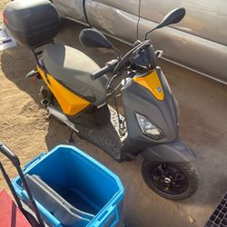 Piaggio Vespa One Electric Scooter Clean Title In Hand