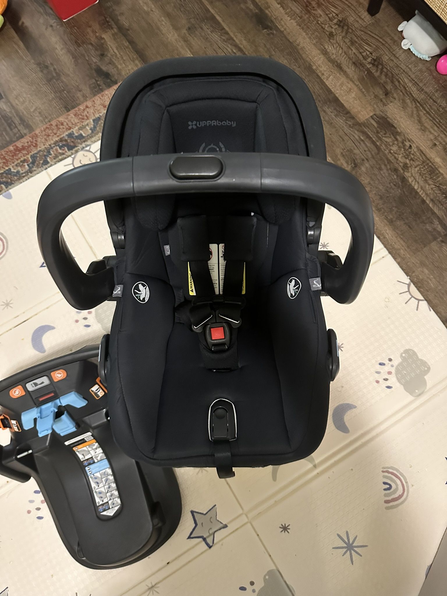 Uppababy Mesa V2 Infant Car Seat + Base – Excellent Condition!