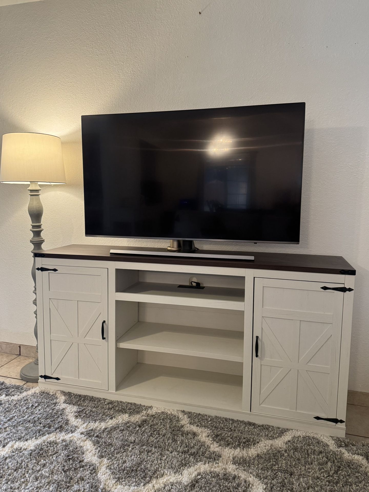 BRAND NEW tv Stand 