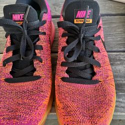 Men’s Nike flynit max size 9/$40