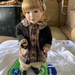 Boyd’s Doll On Stand