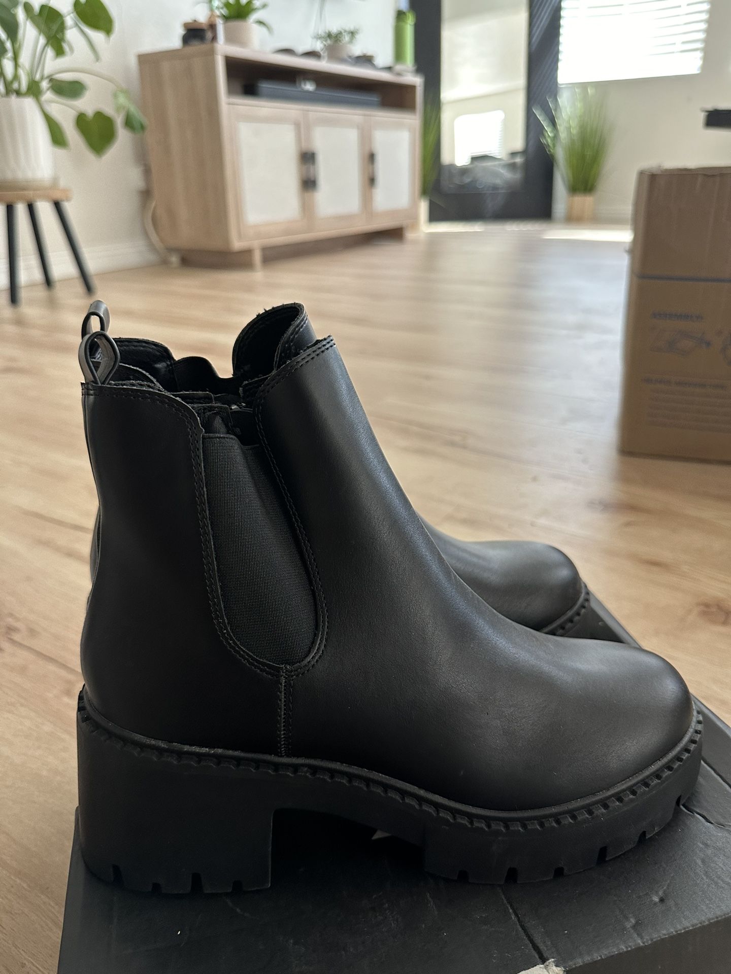 Madden girl Black Chelsea Boots