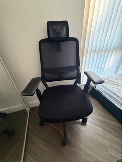 Gaming / desk chair