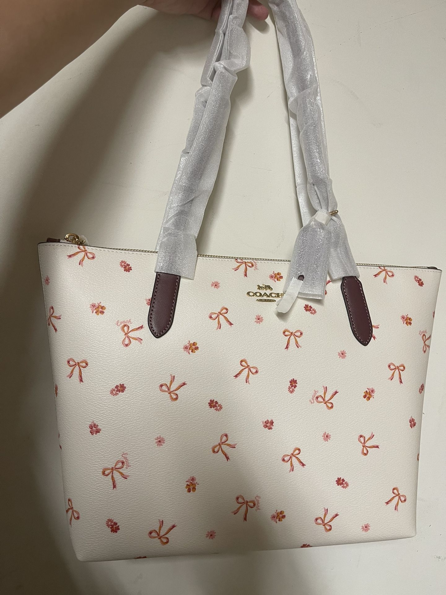 NWT Coach Zip Top Tote With Bow Print CN627 Chalk/ Wine Multi for
