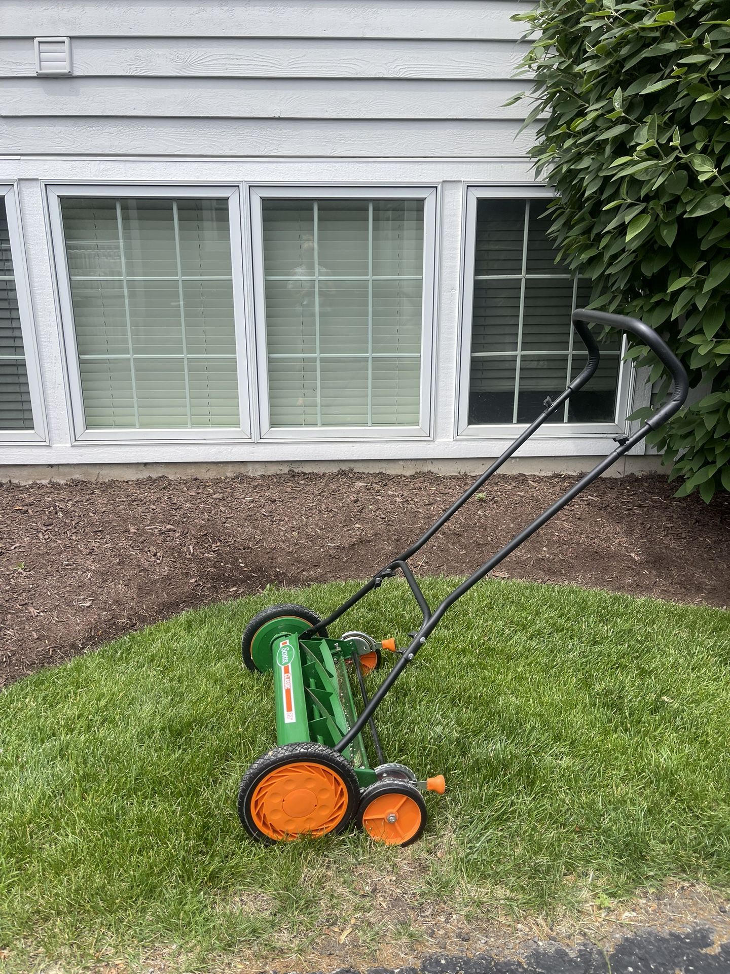 Scotts Classic 20 in. Manual Lawn Mower