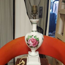 VINTAGE FLORAL TABLE LAMP