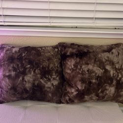 Brown Throw Pillow Set