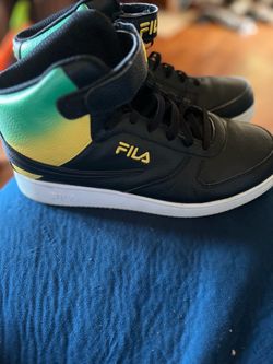 Men’s size 13 Fila gym shoes