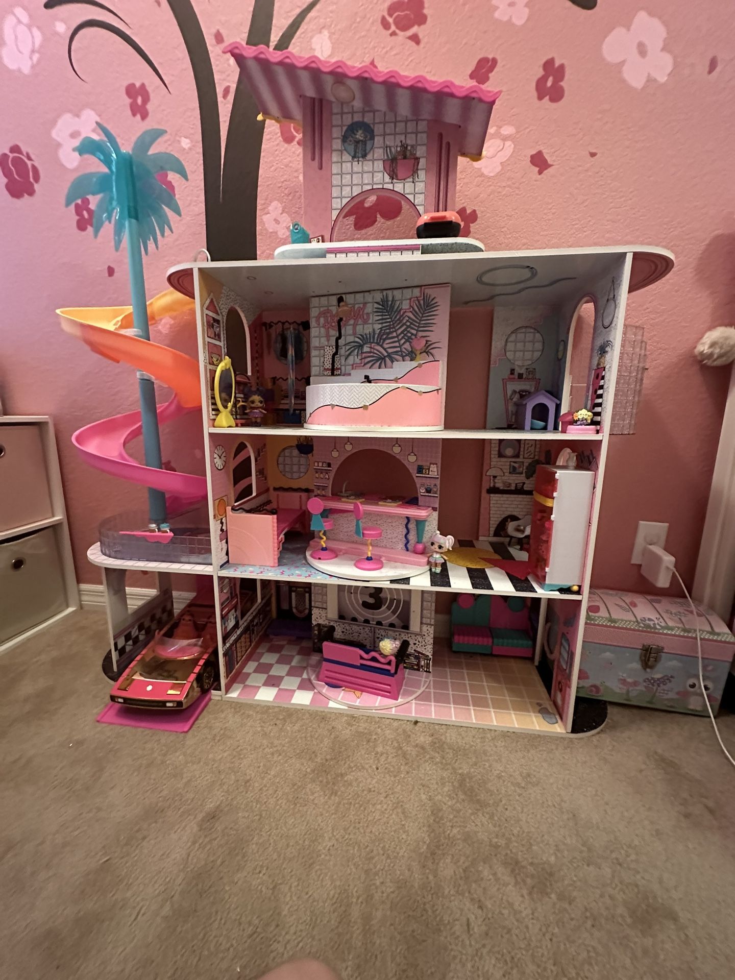 LOL Doll House - New Condition!!