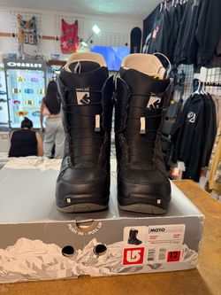 Burton size 12 snowboard boots mint condition with box