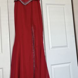 It’s A Beautiful Long Evening Dress Made By Party Time The Size Is 6 The Color Is Red It’s Very Beautiful Dress To Wear For Any Occasion Prom 