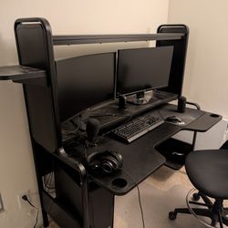 2 Monitors