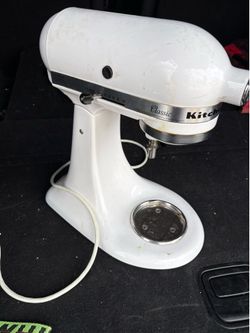 KitchenAid Classic Series 4.5 Quart Tilt-head Stand Mixer - White