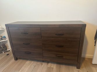 Jerome's 6-Drawer Dresser- Dark Wood Finish