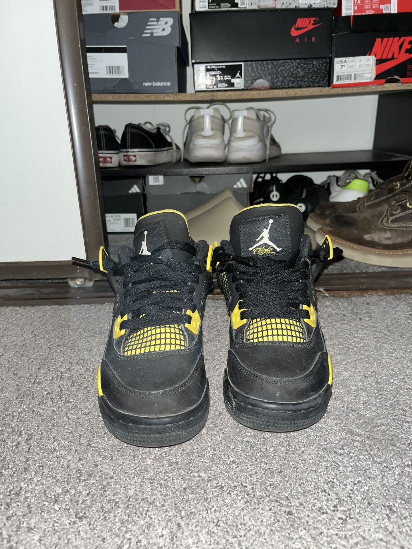 Jordan 4 Black Thunder