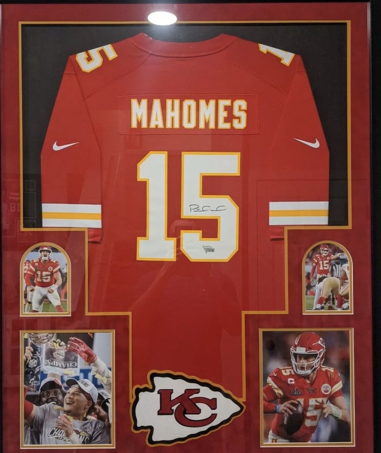 Patrick Mahomes Signed Framed Jersey for Sale in Pompano Beach, FL - OfferUp