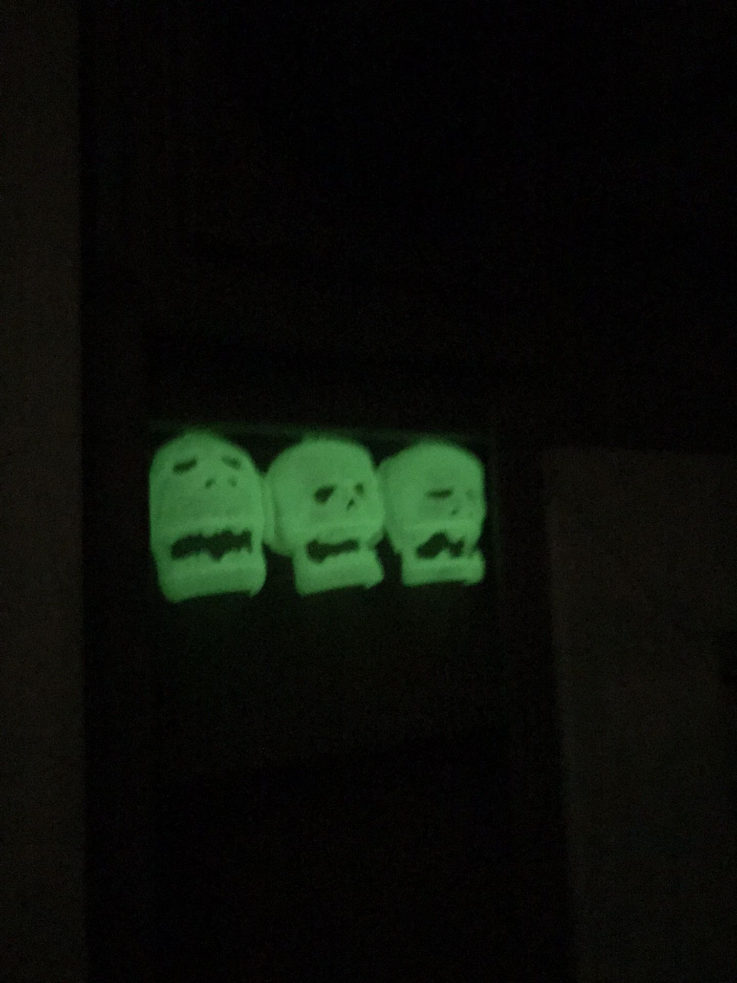 250 Halloween Skulls Glow In The Dark☠️
