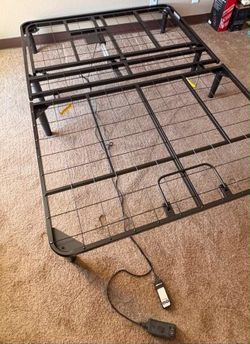 Adjustable bed base