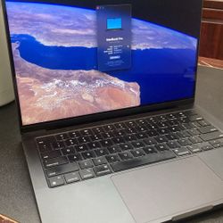 2023 MacBook Pro M3 Space black 500gb 18gb Ram