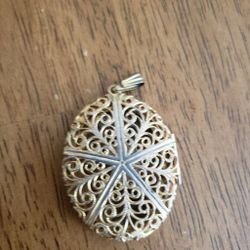 Vintage Goldtone Locket Pendant 