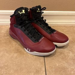 Under Armor Men’s Basketball Shoe Size 13