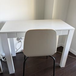 White Wood Desk And Chair 