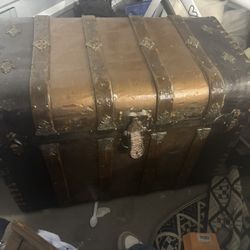 Antique Steamer Trunk 