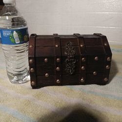 Vtg Humpback Chest