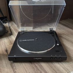 Audio-Technica AT-LP60X-BK Fully Automatic Belt-Drive Stereo Turntable, Black, Hi-Fi, 2 Speed, Dust Cover, Anti-Resonance, Die-Cast Aluminum Platter