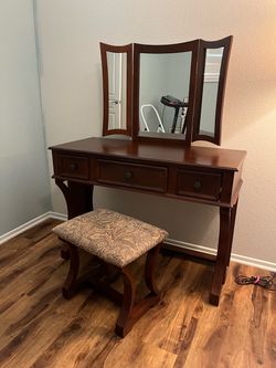 Poundex Bobkona Edna Vanity Set with Stool