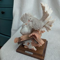 Giuseppe Armani Pigeon Figurine Porcelain Marble Resin Disney Artist Decor