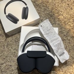 AirPod Maxes 