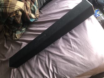 Speaker bar with subwoofer