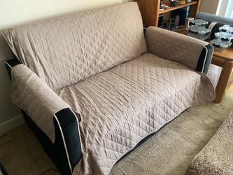 100% waterproof couch cover (loveseat)