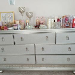 BEAUTIFUL GLAM DRESSER