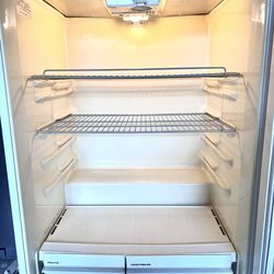 🔥🔥-$50 Excelente Frigidaire Refrigerator 18 cu ft - Pick up at Pomona CA
