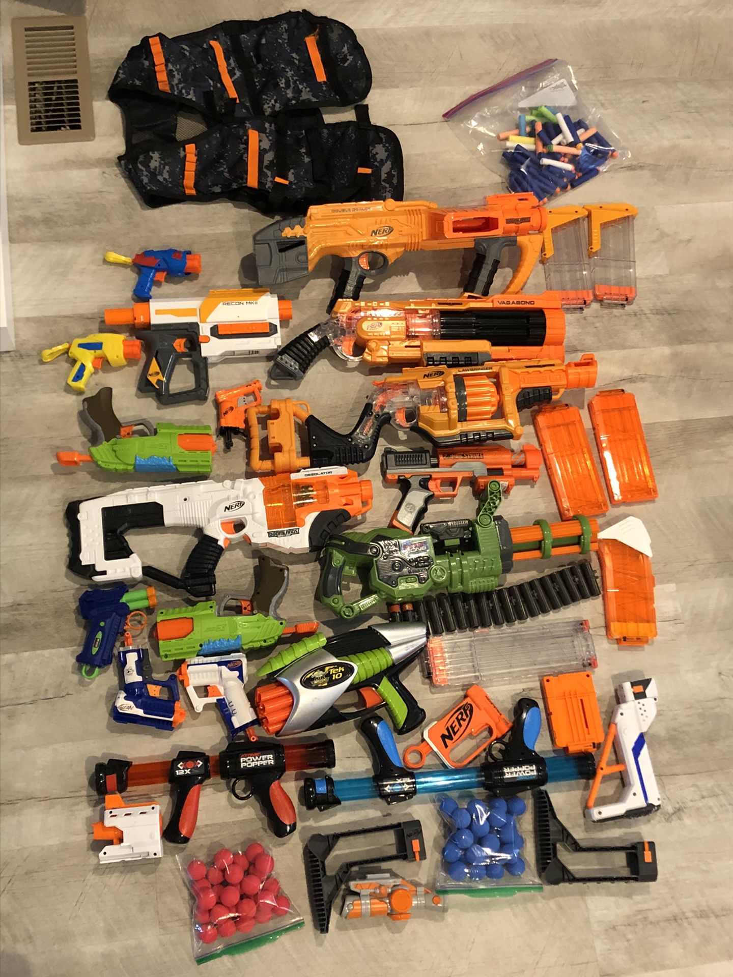 Nerf guns and accessories (all pictured)